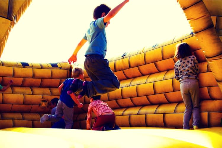 Top 5 Best Bounce Houses & Brands • (2022 Reviews & Guide)