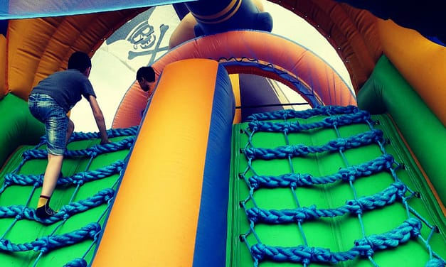 Top 5 Best Inflatable Obstacle Courses (2022 Reviews & Guide)