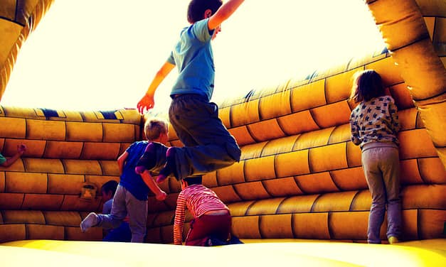 Top 5 Best Bounce Houses & Brands • (2022 Reviews & Guide)